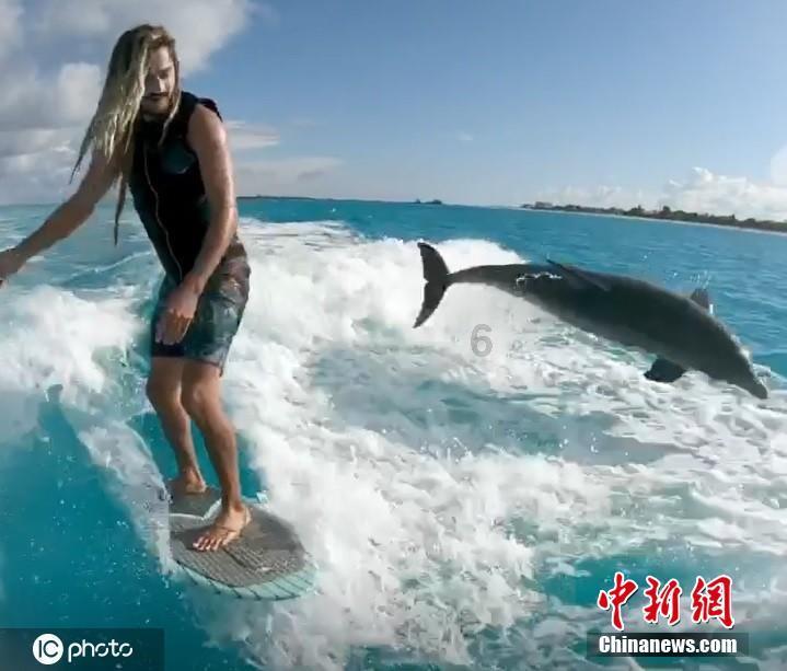 卡通红色汽车拼图